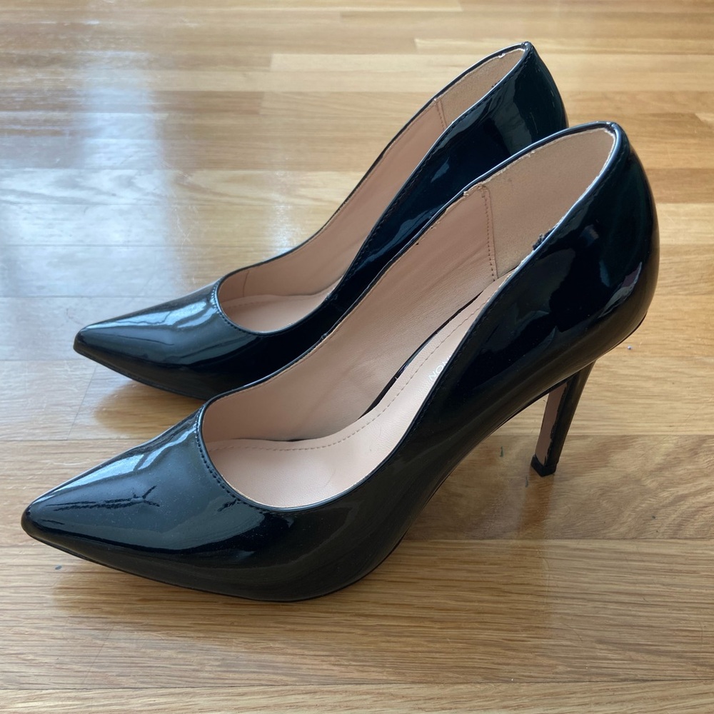 Glossy black heels size 7.5